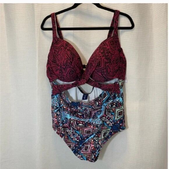 Cut Out Underwire One Piece Swimsuit - Picture 5 of 6